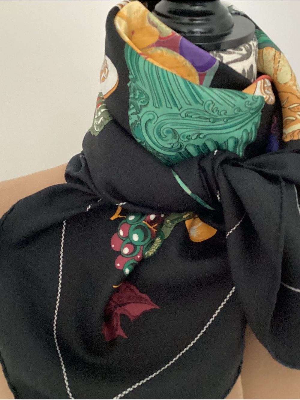 Hermes 90:silk ..rare . With its box . - Picture 8 of 16